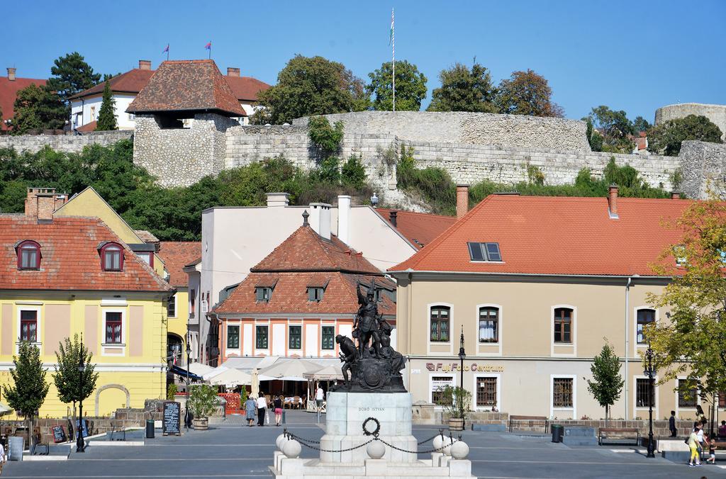 Varkapitany Apartman Eger Exteriér fotografie